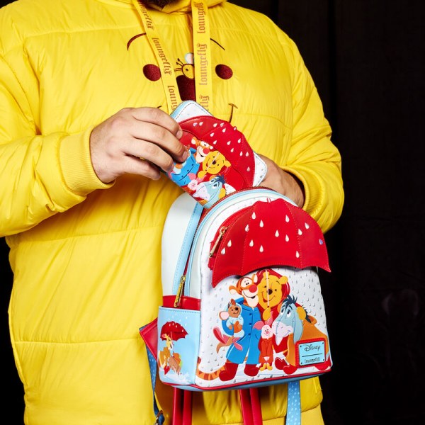 MINI-RUCKSACK Winnie Puuh und seine Freunde an einem regnerischen Tag – DISNEY LOUNGEFLY