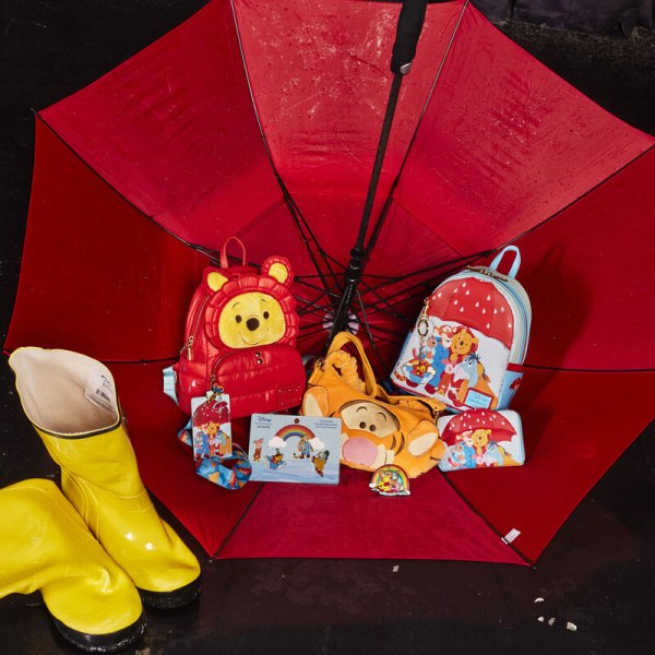 MINI-RUCKSACK Winnie the Pooh in Daunenjacke für regnerische Tage – DISNEY LOUNGEFLY
