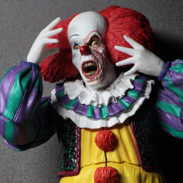 IT – ACTION FIGURE – ULTIMATE PENNYWISE (1990)