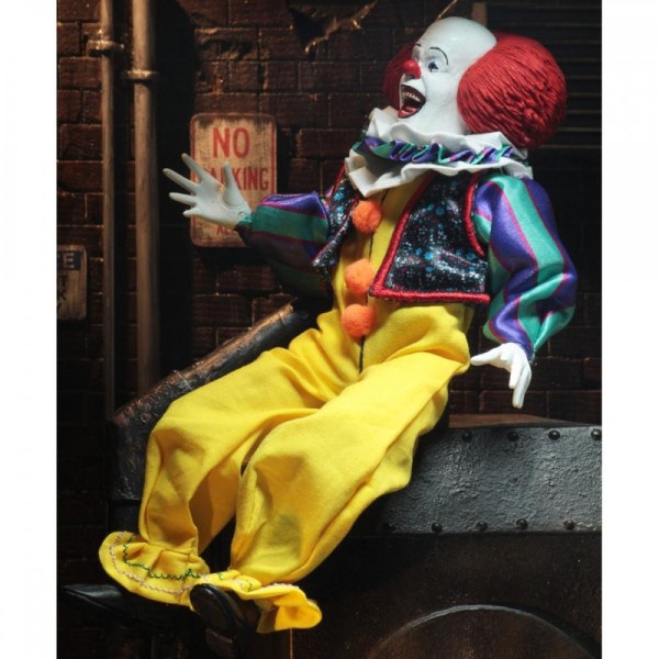 ES – BEKLEIDTE ACTION-FIGUR – PENNYWISE (1990)