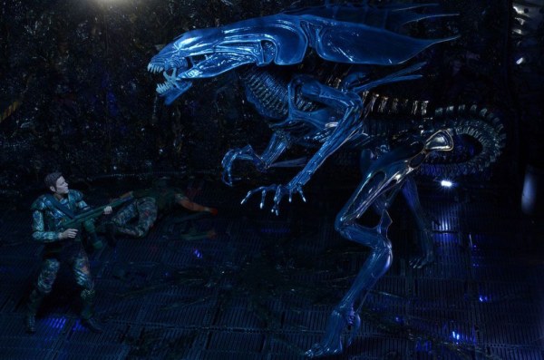 Aliens Figur Ultra Deluxe Alien Queen 38 cm