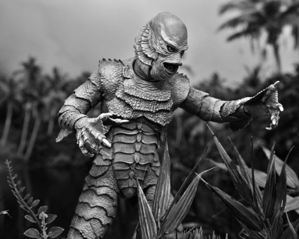 Universal Monsters Figur Ultimativer Schrecken vom Amazonas (B&W) 18 cm