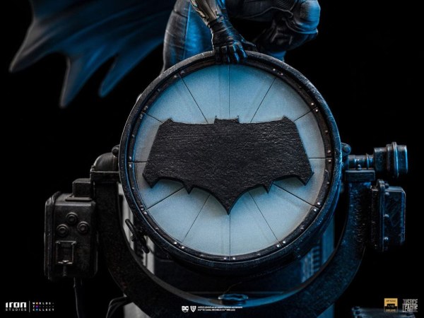 Batman auf Batsignal Art Scale Deluxe - Gerechtigkeitsliga