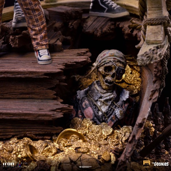Sloth and Chunk Art Scale Deluxe - Die Goonies