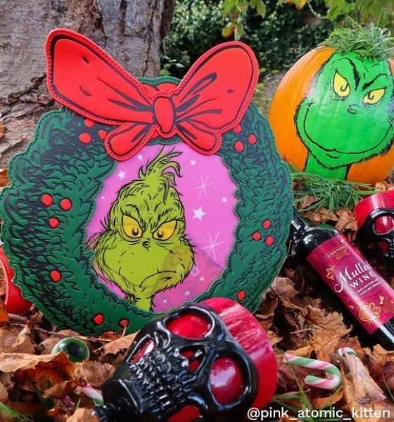 DR. SEUSS GRINCH Weihnachtskranz-Umhängetasche - DISNEY LOUNGEFLY
