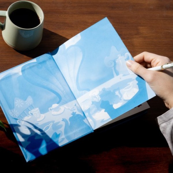 PREMIUM A5 NOTIZBUCH-SET MIT STIFT – DISNEY ALICE IM WUNDERLAND