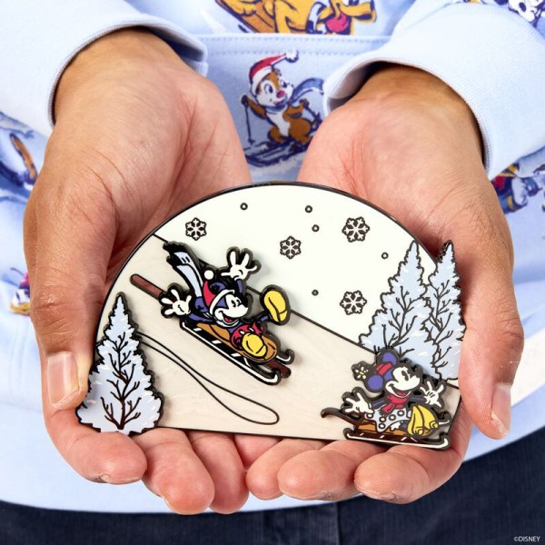 Mickey & Friends Winter Wonderland Sammelbox Pin - DISNEY LOUNGEFLY