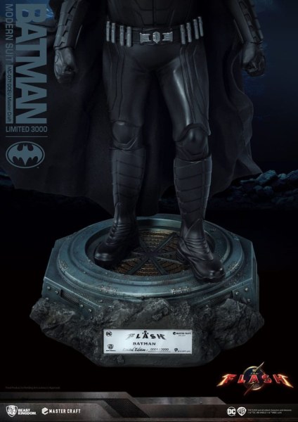 Batman-Statuette Master Craft Batman Modern Suit 42 cm