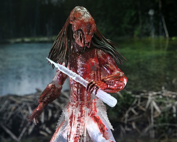 Prey Ultimate Feral Bear Blood Predator Figur 18 cm
