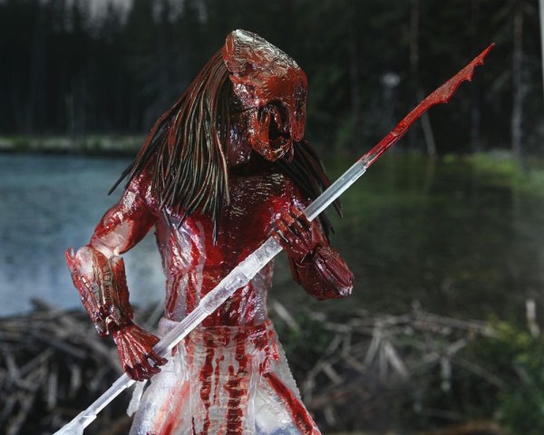 Prey Ultimate Feral Bear Blood Predator Figur 18 cm