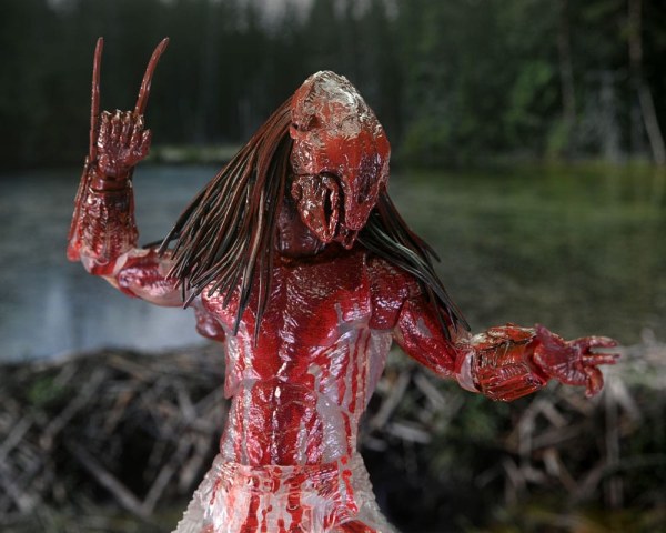 Prey Ultimate Feral Bear Blood Predator Figur 18 cm