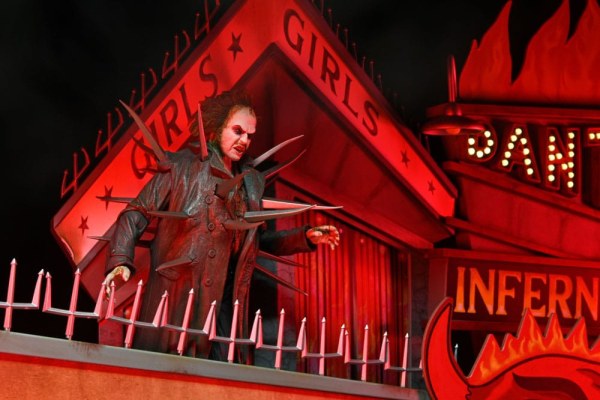 Beetlejuice (1988) diorama Trenchcoat mit Spikes Inferno Room Deluxe Set