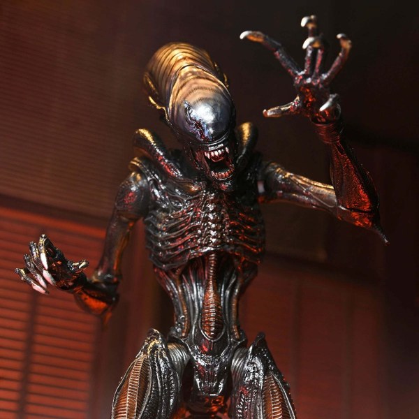 ALIEN: ROMULUS – 18 CM ACTIONFIGUR – ULTIMATE SCORCHED XENOMORPH
