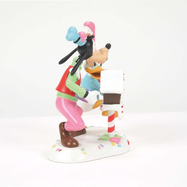 DONALD & GOOFY MACHEN EINE SAUEREI - DISNEY VILLAGE