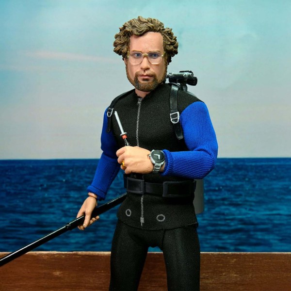 DER WEIßE HAI – 20 CM BEKLEIDETE ACTIONFIGUR – HOOPER (HAIKÄFIG)