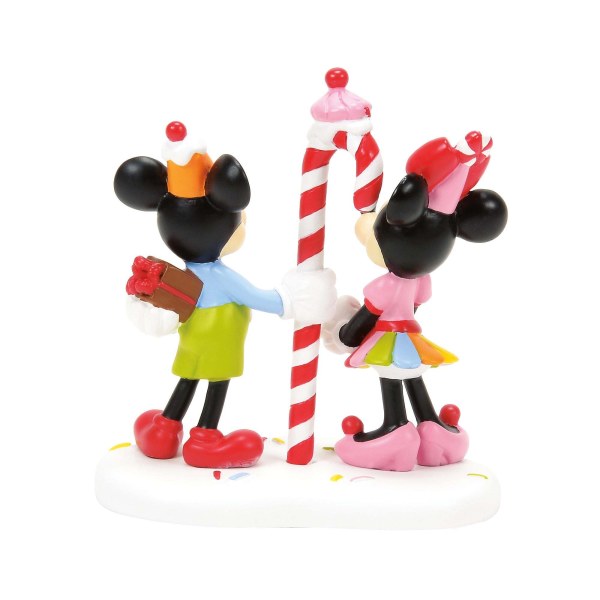 MICKEY & MINNIE TEILEN SICH EINE LECKEREI - DISNEY VILLAGE