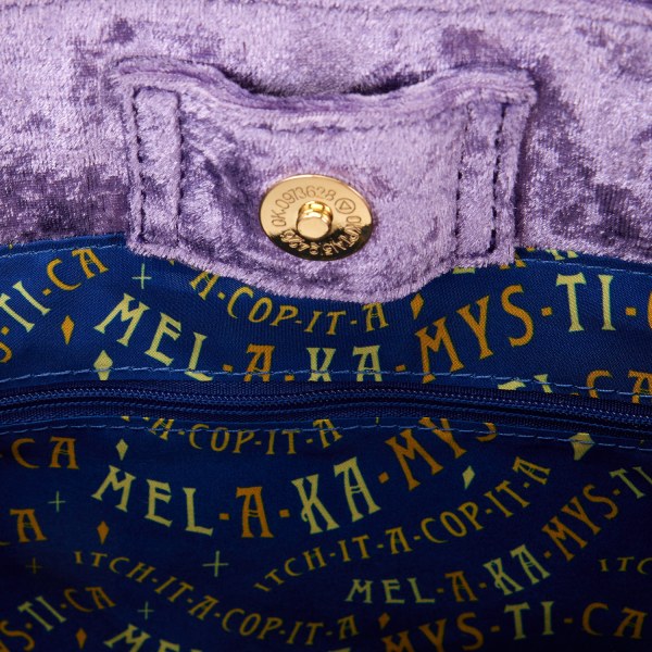 SAMTHANDTASCHE MIT BESENGRIFF – DISNEY LOUNGEFLY HOCUS POCUS
