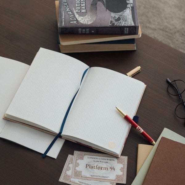 PLATFORM 9 3/4 PREMIUM A5 NOTIZBUCH MIT STIFT - HARRY POTTER