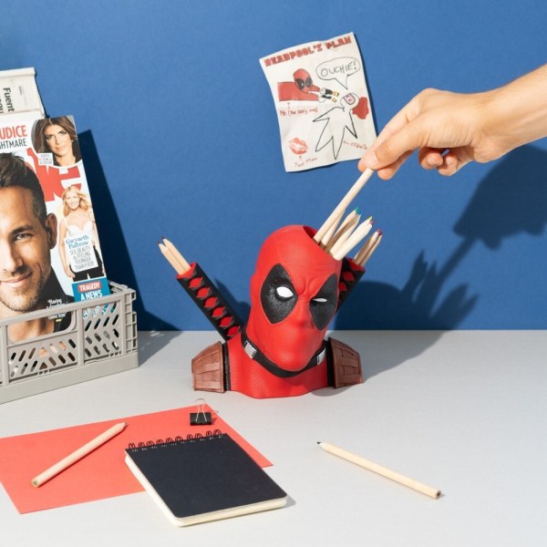 DEADPOOL MIT BLEISTIFTPOT - MARVEL