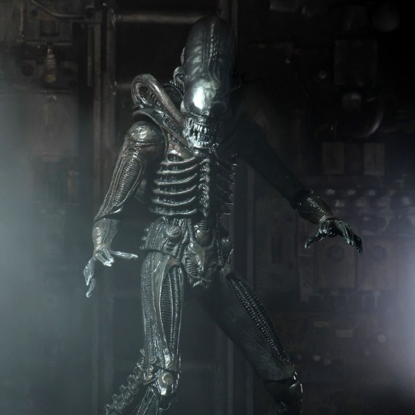 ALIEN – 18 CM GROSSE ACTIONFIGUR – ULTIMATIVE 40. JUBILÄUMS-AKTION