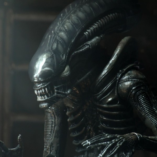 ALIEN – 18 CM GROSSE ACTIONFIGUR – ULTIMATIVE 40. JUBILÄUMS-AKTION