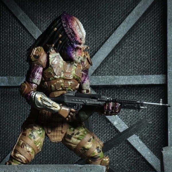 PREDATOR (2018) - 18 cm große Actionfigur - Ultimativer Gesandter 1