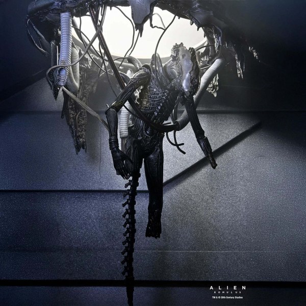 ALIEN: ROMULUS – 18 cm große Actionfigur – DELUXE Exemplar des hängenden Labor-Xenomorphs XX121