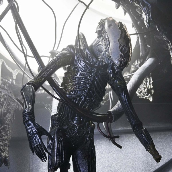 ALIEN: ROMULUS – 18 cm große Actionfigur – DELUXE Exemplar des hängenden Labor-Xenomorphs XX121