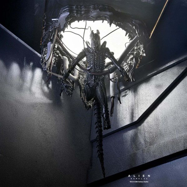 ALIEN: ROMULUS – 18 cm große Actionfigur – DELUXE Exemplar des hängenden Labor-Xenomorphs XX121