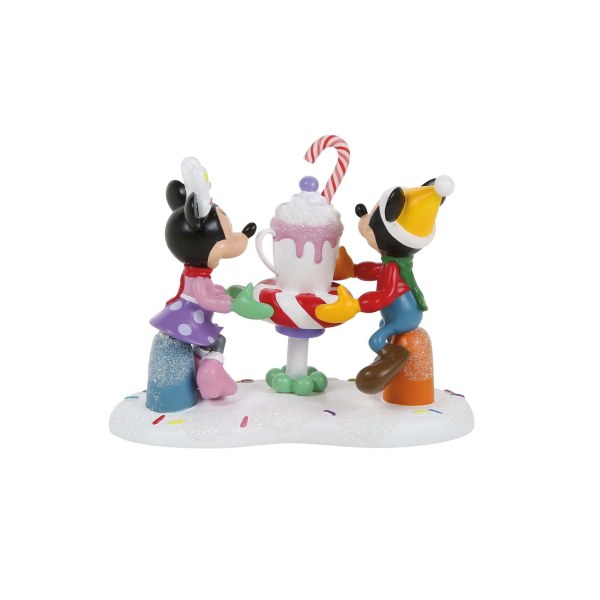 MICKEY UND MINNIE TEILEN EINEN KAKAO - DISNEY VILLAGE