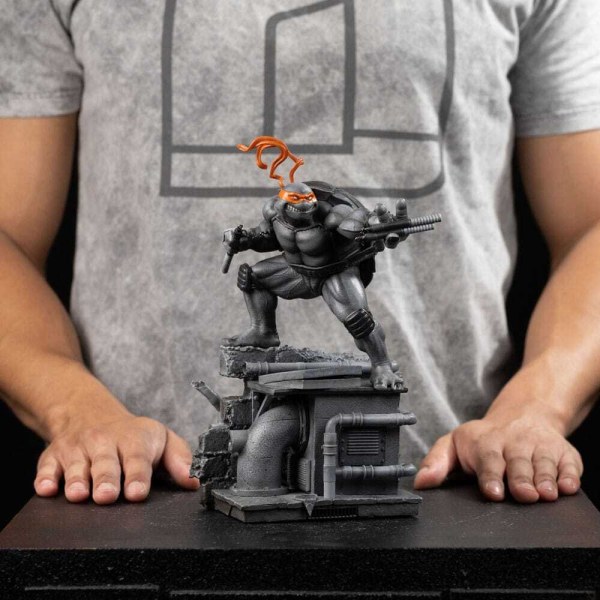 Ninja Turtles-Figur im Maßstab 1:10, Art Scale, Michelangelo-Schwarz-Weiß-Variante, 26 cm