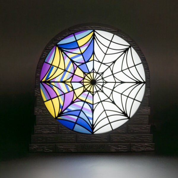 Wednesday Lampe – Fenster der Ophelia-Halle
