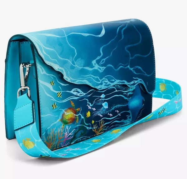 EXKLUSIV: WATER FLOW UMHÄNGETASCHE - DISNEY LOUNGEFLY VAIANA