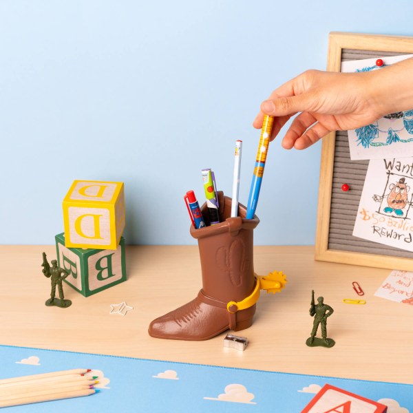 Toy Story Woody Stiefel-Stiftehalter mit Schreibwarenset – 16 cm