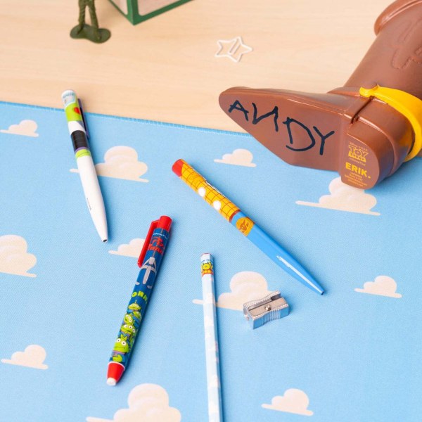 Toy Story Woody Stiefel-Stiftehalter mit Schreibwarenset – 16 cm
