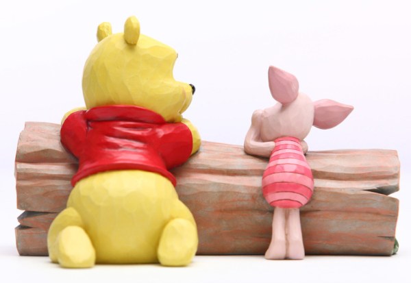 WINNIE UND FERKEL AUF DEM BAUMSTAMM – DISNEY TRADITIONS
