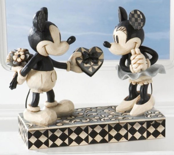 MICKEY BIETET MINNIE EIN GESCHENK – DISNEY TRADITIONS
