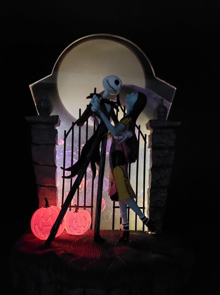DER ALBTRAUM VOR WEIHNACHTEN ERLEUCHTET – DISNEY SHOWCASE