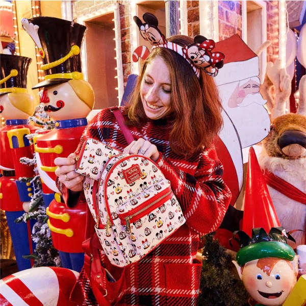 MINI-RUCKSACK UND STIRNBAND BECHER „MICKEY UND FRIENDS“ – DISNEY LOUNGEFLY